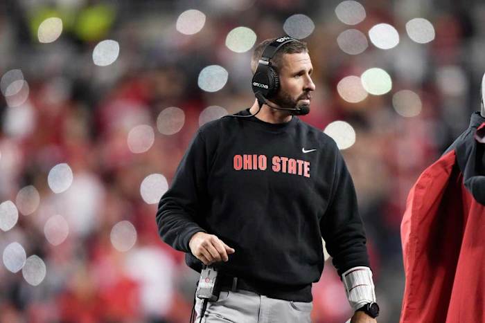 Ohio State Buckeyes offensive coordinator Brian Hartline talks to his team during a timeout